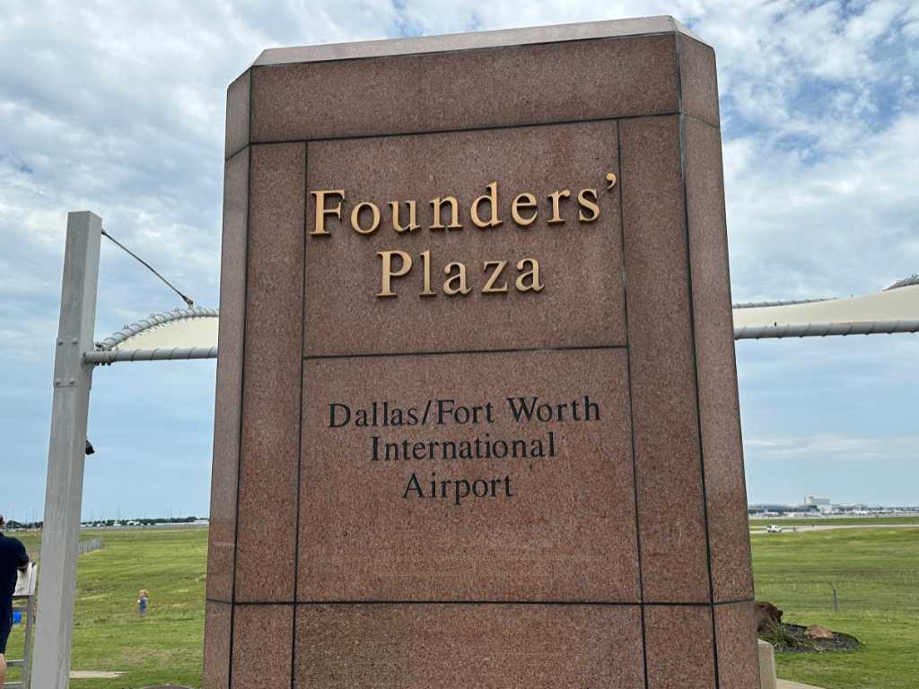 Founders Plaza at DFW Airport (Dallas) - Kenneth Holland